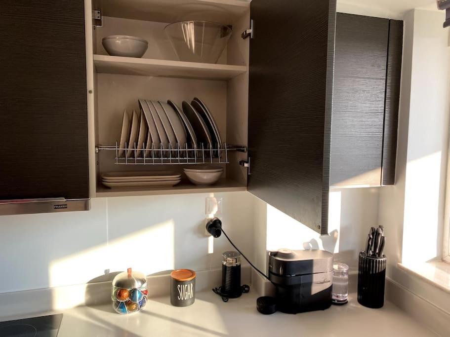 Spacious And Sunkissed 3Br & 2 Bathrooms Apartment アテネ エクステリア 写真