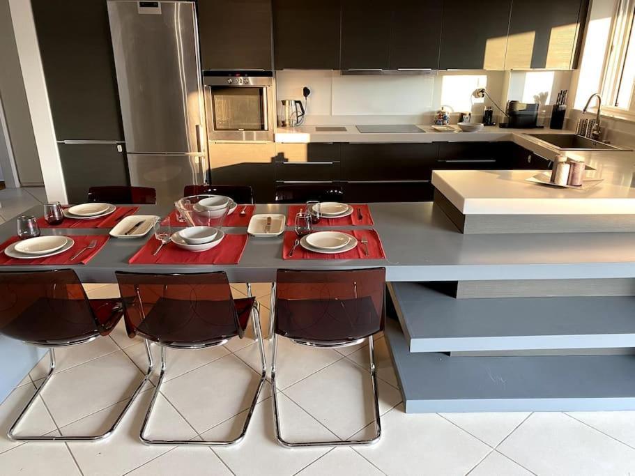 Spacious And Sunkissed 3Br & 2 Bathrooms Apartment アテネ エクステリア 写真