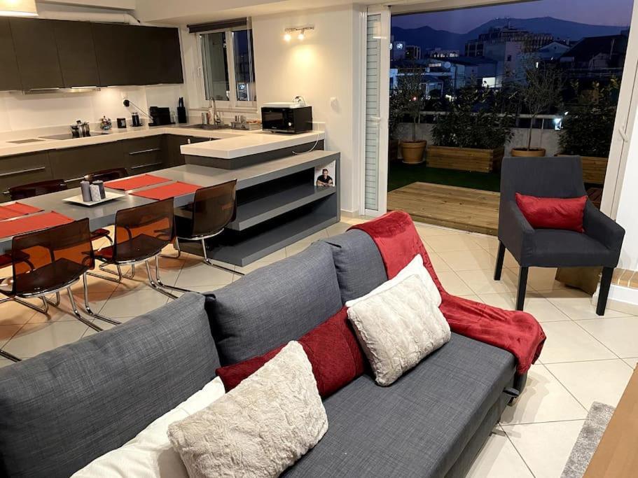 Spacious And Sunkissed 3Br & 2 Bathrooms Apartment アテネ エクステリア 写真