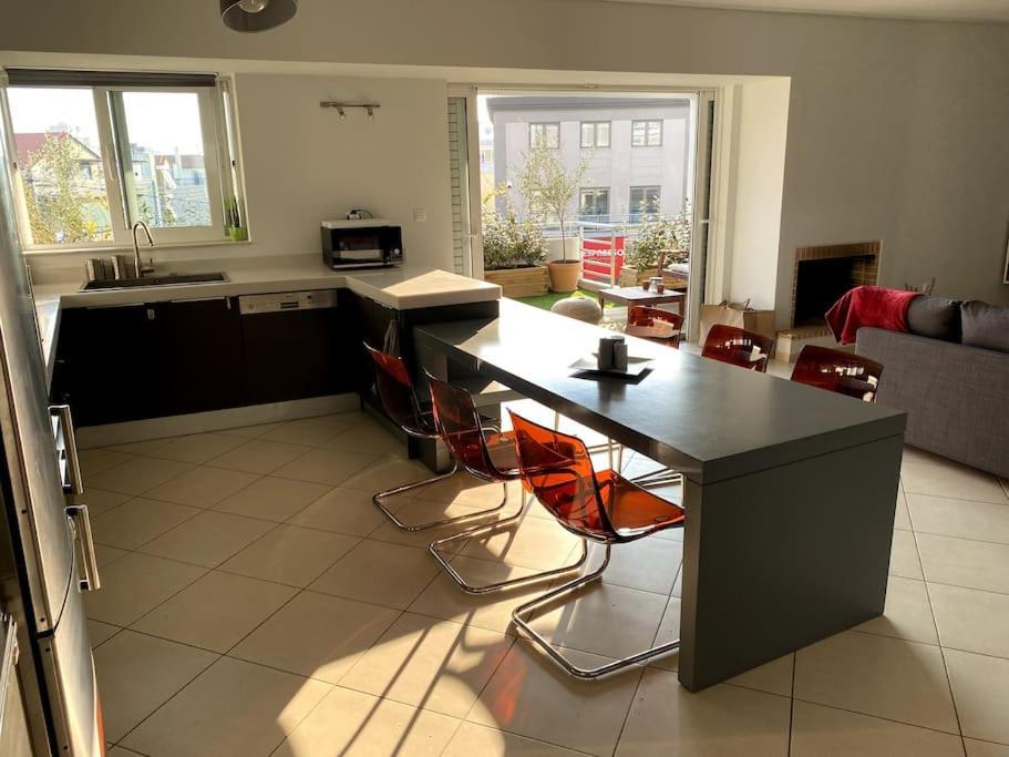 Spacious And Sunkissed 3Br & 2 Bathrooms Apartment アテネ エクステリア 写真