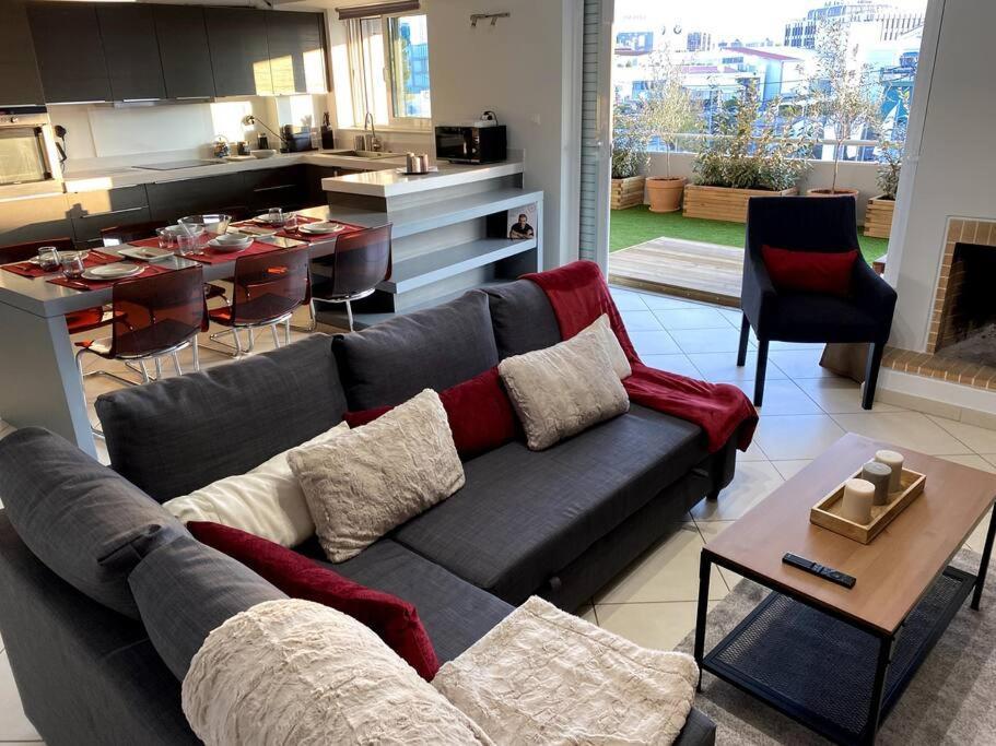 Spacious And Sunkissed 3Br & 2 Bathrooms Apartment アテネ エクステリア 写真