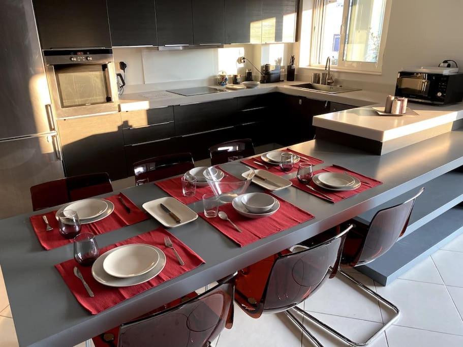 Spacious And Sunkissed 3Br & 2 Bathrooms Apartment アテネ エクステリア 写真