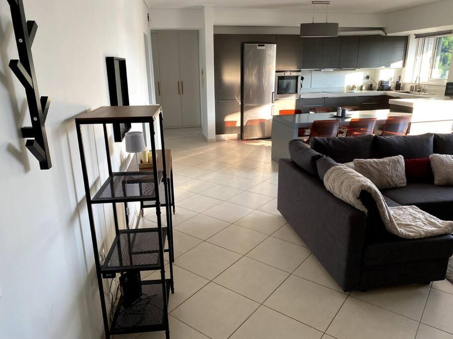 Spacious And Sunkissed 3Br & 2 Bathrooms Apartment アテネ エクステリア 写真