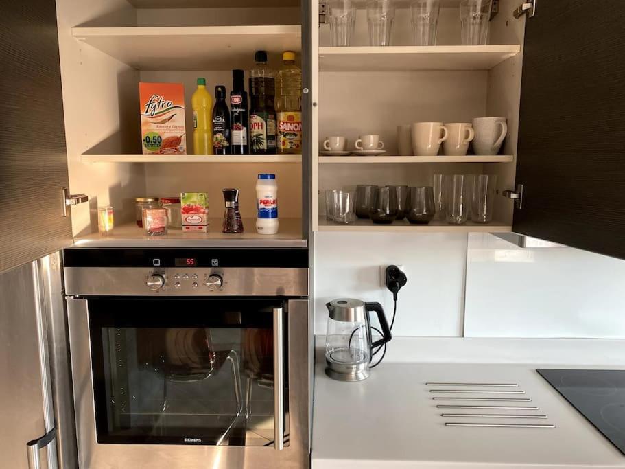 Spacious And Sunkissed 3Br & 2 Bathrooms Apartment アテネ エクステリア 写真