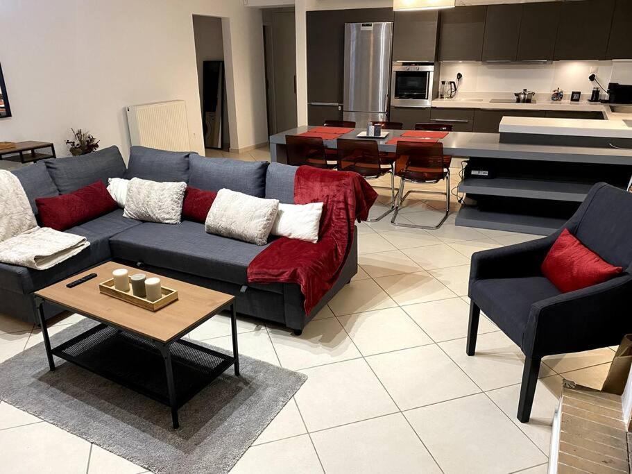 Spacious And Sunkissed 3Br & 2 Bathrooms Apartment アテネ エクステリア 写真