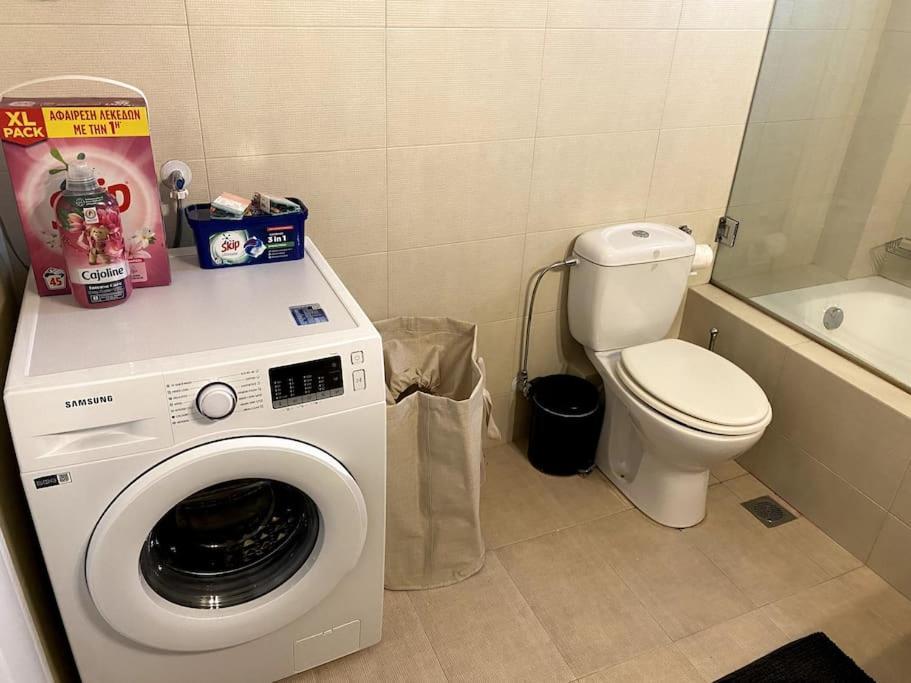 Spacious And Sunkissed 3Br & 2 Bathrooms Apartment アテネ エクステリア 写真
