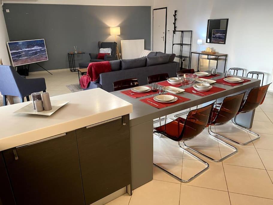 Spacious And Sunkissed 3Br & 2 Bathrooms Apartment アテネ エクステリア 写真