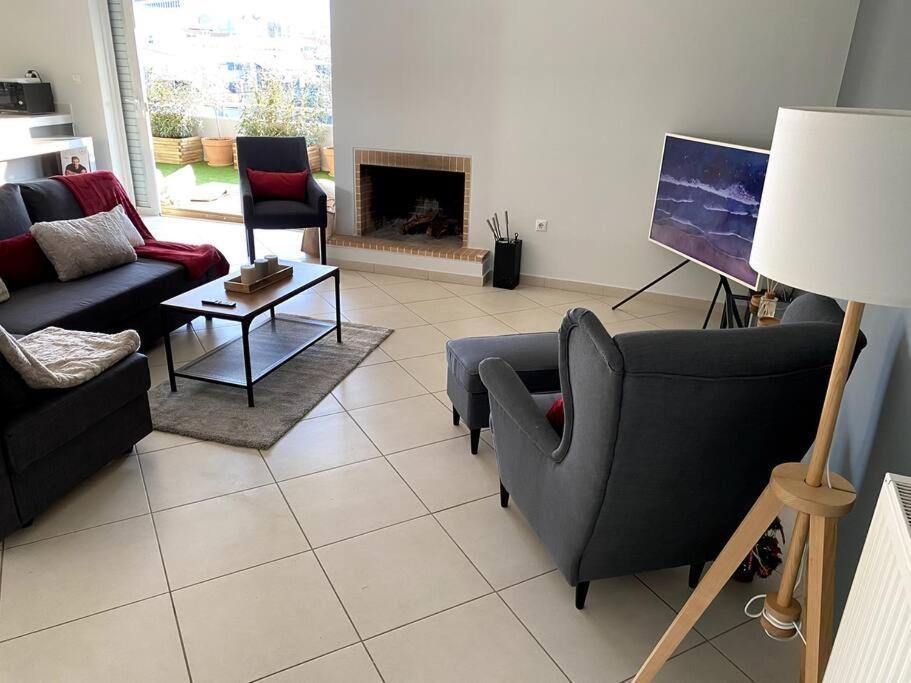 Spacious And Sunkissed 3Br & 2 Bathrooms Apartment アテネ エクステリア 写真