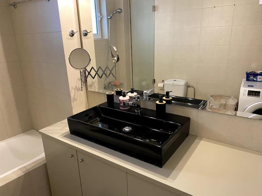 Spacious And Sunkissed 3Br & 2 Bathrooms Apartment アテネ エクステリア 写真